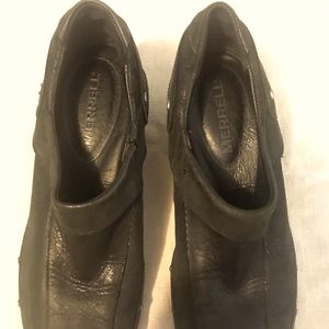 Merrell Clogs size 8 black.